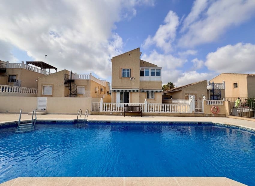 4 chambre Villa/Maison à vendre à Los Balcones avec piscine - 270 000 € (Ref: 10006061)