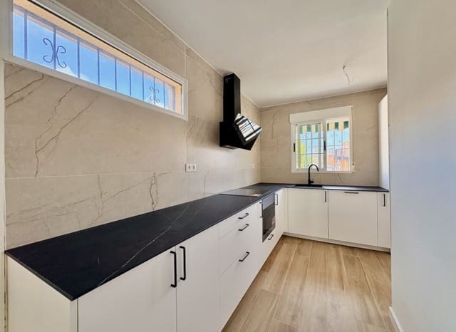 4 chambre Villa/Maison à vendre à Los Balcones avec piscine - 270 000 € (Ref: 10006061)