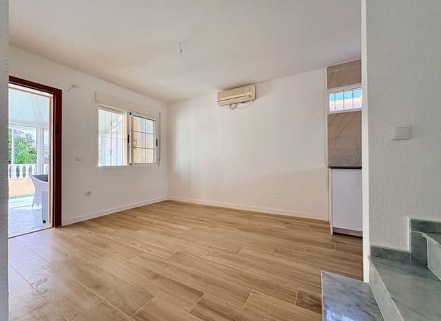4 chambre Villa/Maison à vendre à Los Balcones avec piscine - 270 000 € (Ref: 10006061)