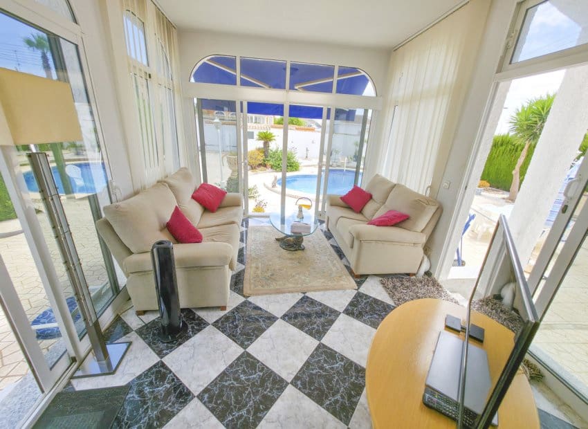 3 Zimmer Villa zu verkaufen in San Luis mit Pool - 475.000 € (Ref: 10006816)