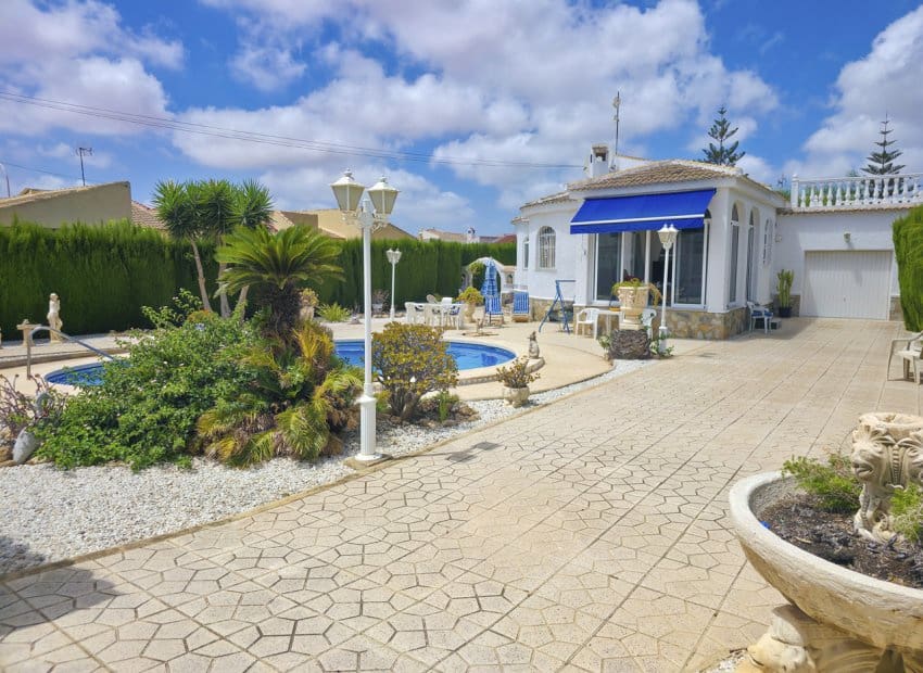 3 Zimmer Villa zu verkaufen in San Luis mit Pool - 475.000 € (Ref: 10006816)