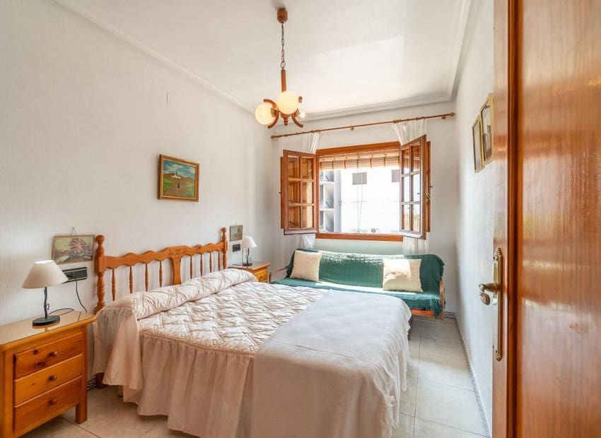 1 soveværelse Lejlighed til salg i Torrevieja med swimmingpool - € 149.000 (Ref: 10006817)