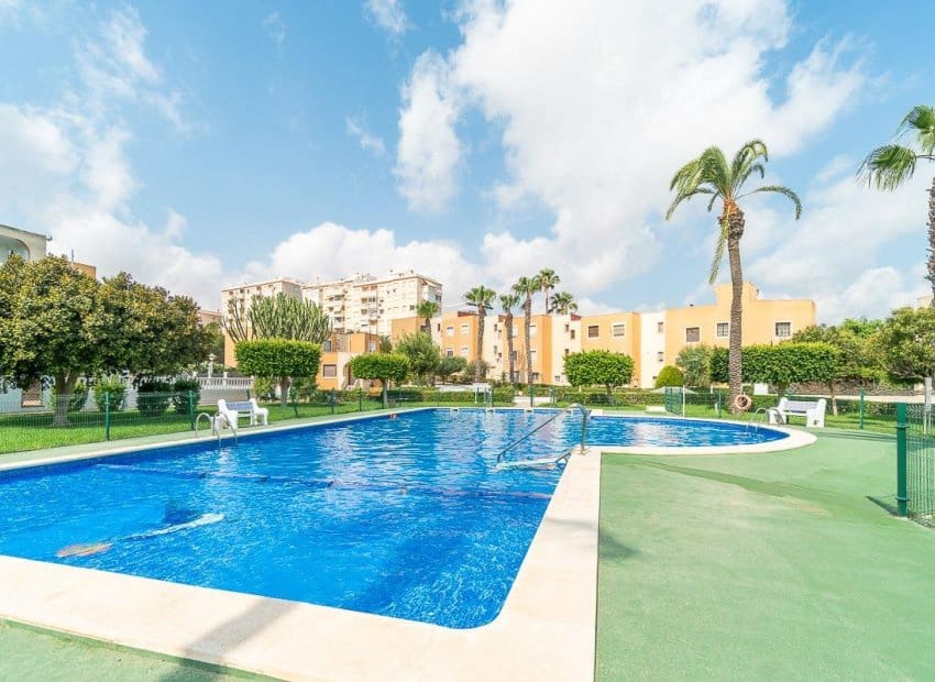 1 soveværelse Lejlighed til salg i Torrevieja med swimmingpool - € 149.000 (Ref: 10006817)