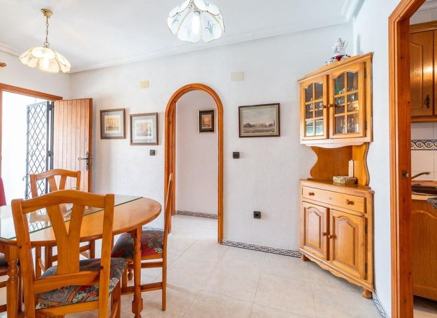 1 soveværelse Lejlighed til salg i Torrevieja med swimmingpool - € 149.000 (Ref: 10006817)