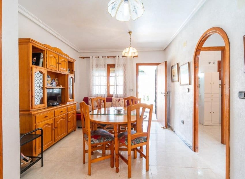 1 soveværelse Lejlighed til salg i Torrevieja med swimmingpool - € 149.000 (Ref: 10006817)