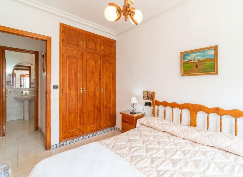 1 soveværelse Lejlighed til salg i Torrevieja med swimmingpool - € 149.000 (Ref: 10006817)