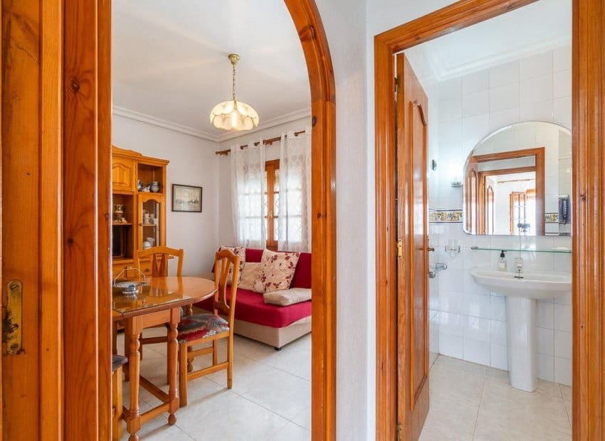 1 soveværelse Lejlighed til salg i Torrevieja med swimmingpool - € 149.000 (Ref: 10006817)