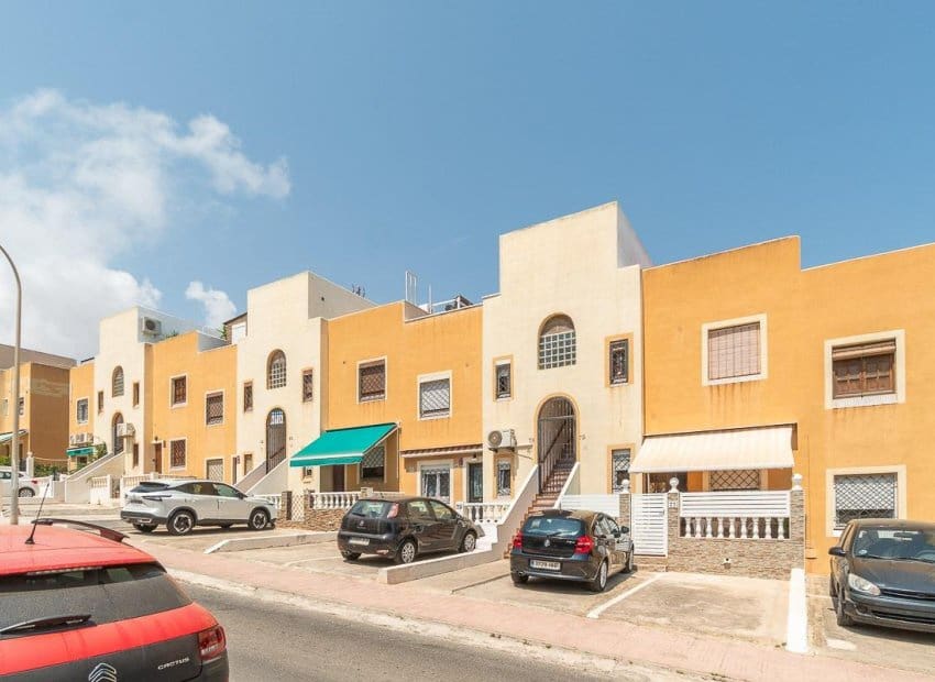 1 soveværelse Lejlighed til salg i Torrevieja med swimmingpool - € 149.000 (Ref: 10006817)