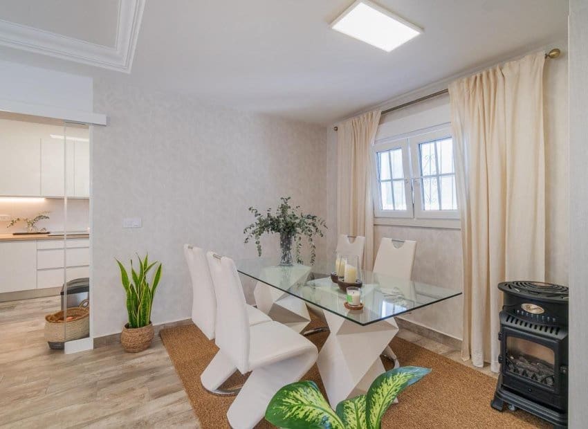 4 slaapkamer Villa te koop in Filipinas met zwembad - € 365.000 (Ref: 10006818)