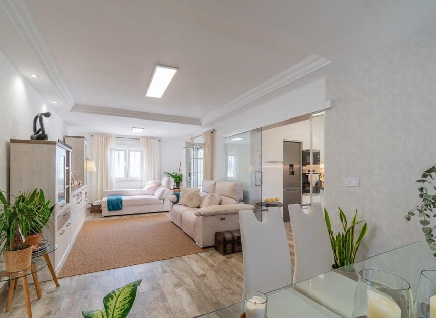 4 slaapkamer Villa te koop in Filipinas met zwembad - € 365.000 (Ref: 10006818)