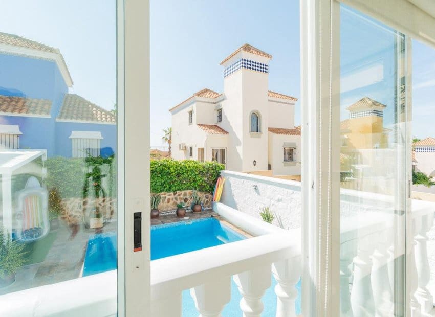 4 slaapkamer Villa te koop in Filipinas met zwembad - € 365.000 (Ref: 10006818)