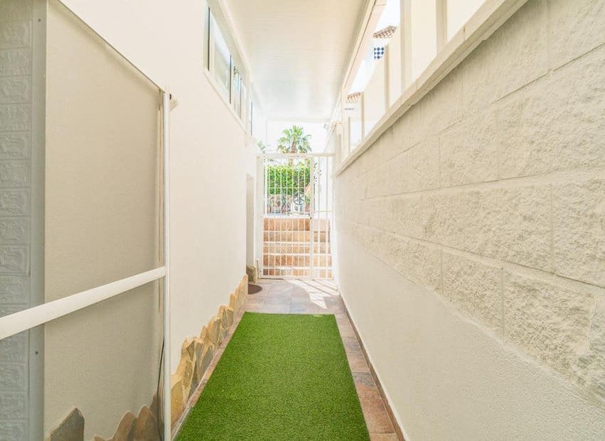 4 slaapkamer Villa te koop in Filipinas met zwembad - € 365.000 (Ref: 10006818)