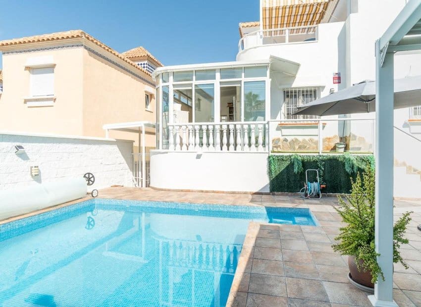 4 slaapkamer Villa te koop in Filipinas met zwembad - € 365.000 (Ref: 10006818)