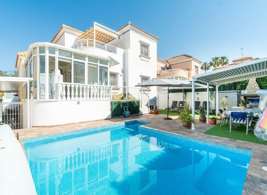 4 slaapkamer Villa te koop in Filipinas met zwembad - € 365.000 (Ref: 10006818)