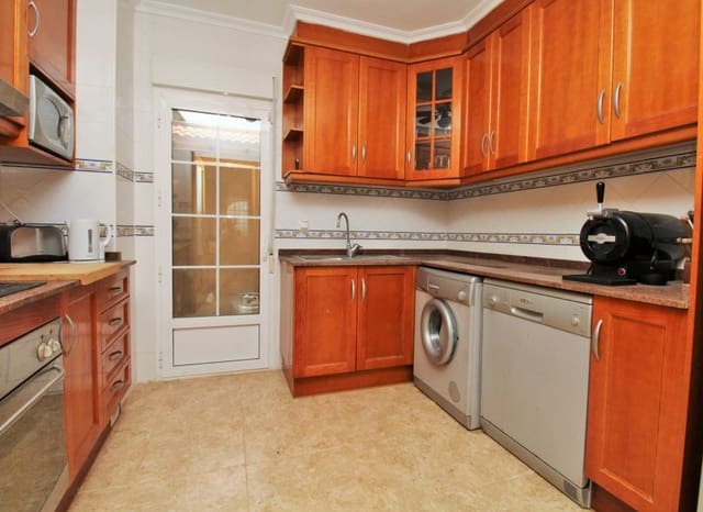 3 soveværelse Byhus til salg i Villamartin, Orihuela med swimmingpool - € 199.950 (Ref: 10019720)