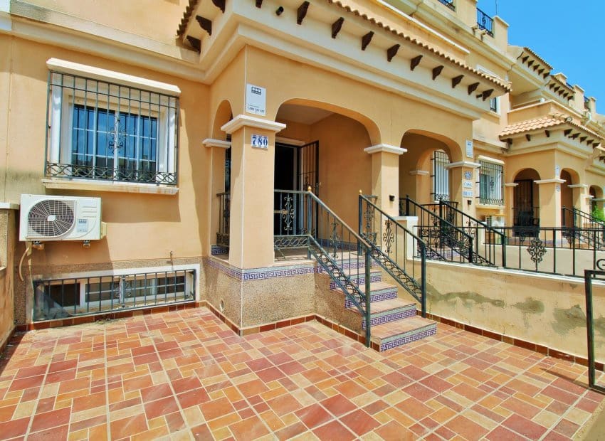 3 soveværelse Byhus til salg i Villamartin med swimmingpool - € 199.950 (Ref: 10019720)