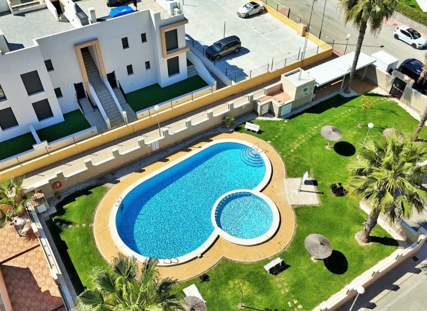 3 soveværelse Byhus til salg i Villamartin med swimmingpool - € 199.950 (Ref: 10019720)