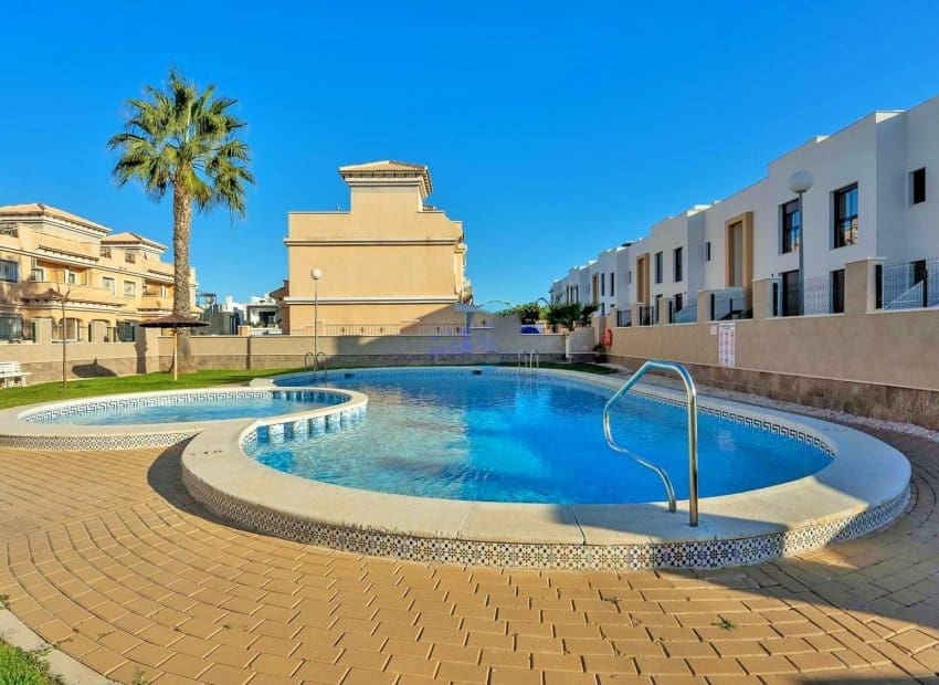 3 soveværelse Byhus til salg i Villamartin med swimmingpool - € 199.950 (Ref: 10019720)