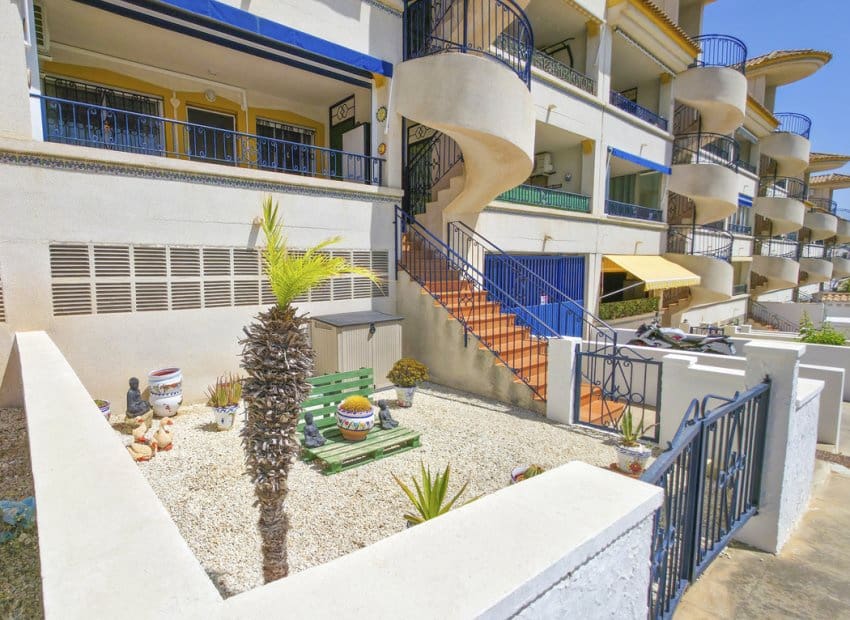 Apartamento de 2 habitaciones en Villamartin en venta con piscina - 149.950 € (Ref: 10019731)