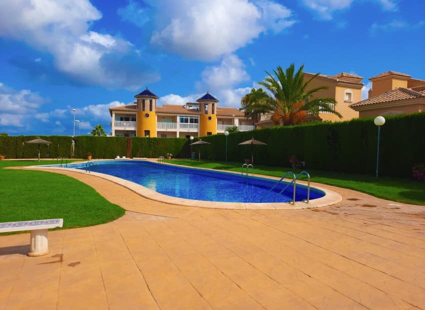 Apartamento de 2 habitaciones en Villamartin en venta con piscina - 149.950 € (Ref: 10019731)