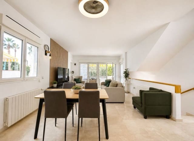 3 soveværelse Villa til salg i Villamartin, Orihuela med swimmingpool - € 524.995 (Ref: 10019733)