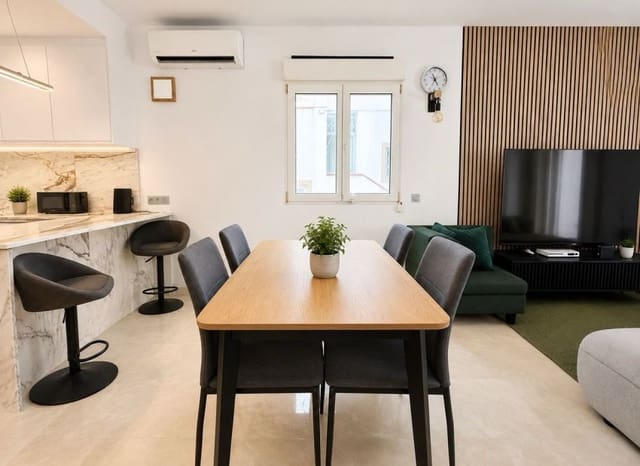 3 soveværelse Villa til salg i Villamartin, Orihuela med swimmingpool - € 524.995 (Ref: 10019733)