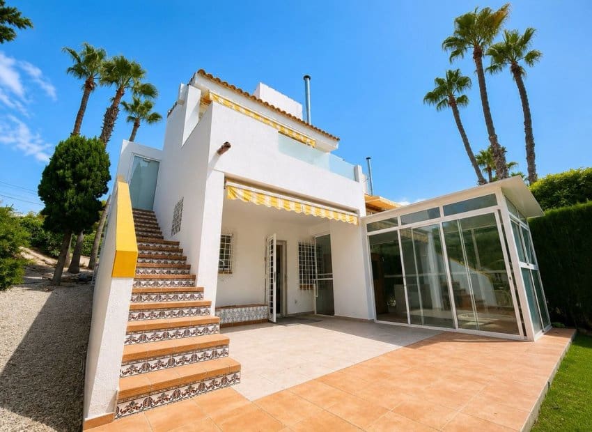 3 soveværelse Villa til salg i Villamartin med swimmingpool - € 524.995 (Ref: 10019733)