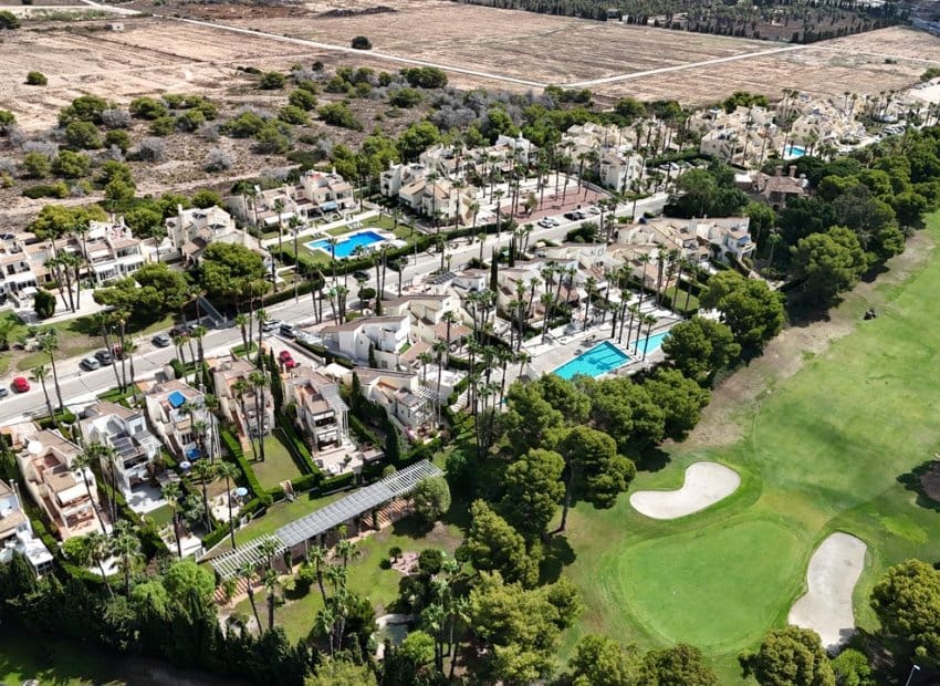 3 soveværelse Villa til salg i Villamartin med swimmingpool - € 524.995 (Ref: 10019733)