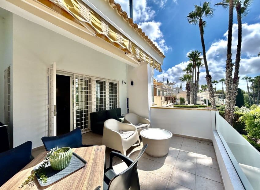 3 soveværelse Villa til salg i Villamartin med swimmingpool - € 524.995 (Ref: 10019733)
