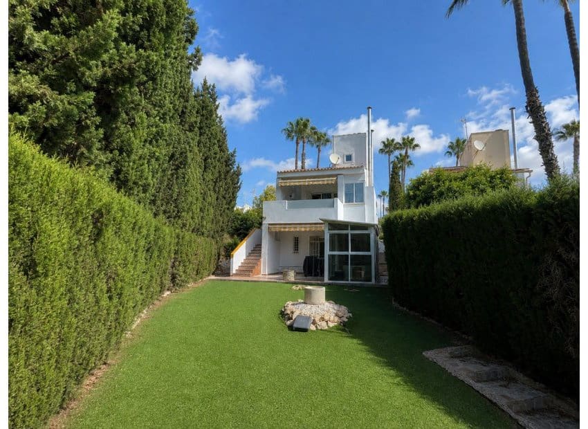 3 soveværelse Villa til salg i Villamartin med swimmingpool - € 524.995 (Ref: 10019733)
