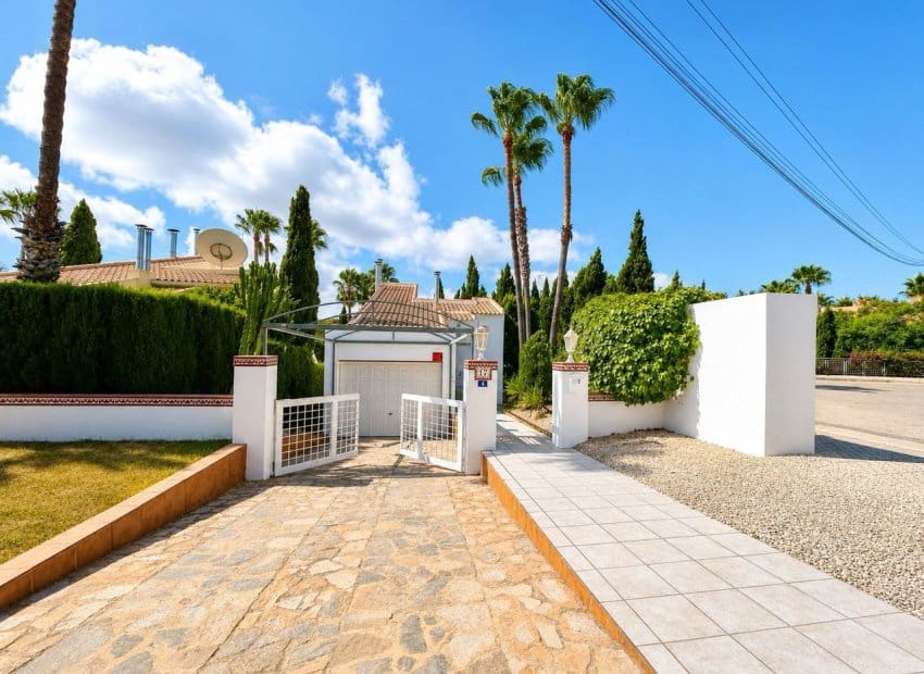 3 soveværelse Villa til salg i Villamartin med swimmingpool - € 524.995 (Ref: 10019733)