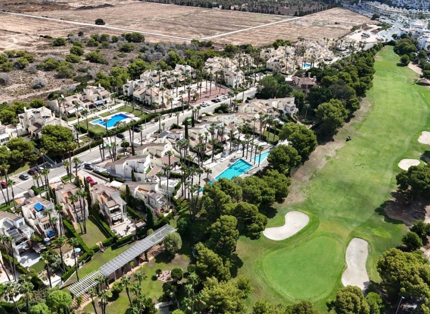 3 soveværelse Villa til salg i Villamartin med swimmingpool - € 524.995 (Ref: 10019733)