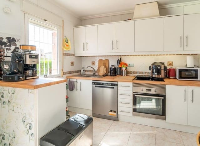 3 bedroom Villa for sale in Playa Flamenca, Orihuela with pool - € 209,000 (Ref: 10019735)