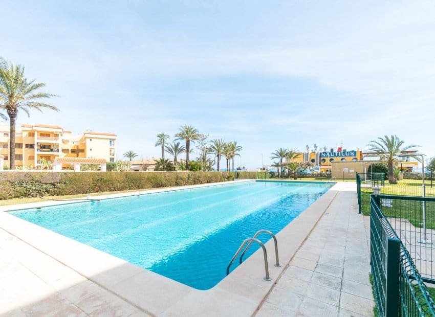 2 sovrum Lägenhet till salu i Punta Prima med pool - 219 000 € (Ref: 10019736)