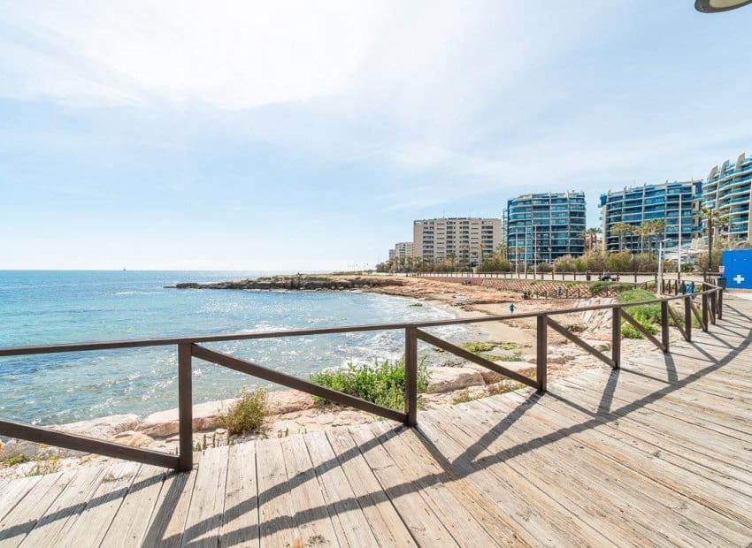 2 sovrum Lägenhet till salu i Punta Prima med pool - 219 000 € (Ref: 10019736)