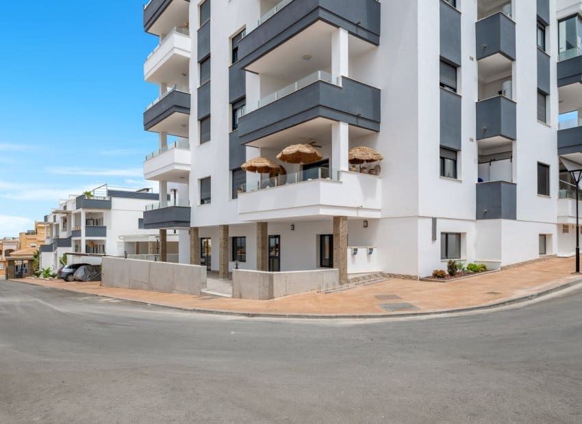 2 bedroom Apartment for sale in Los Altos - € 249,500 (Ref: 10019738)