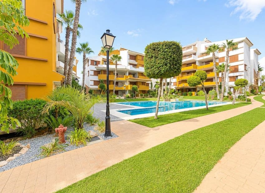 2 sovrum Lägenhet till salu i Punta Prima med pool - 239 995 € (Ref: 10019995)