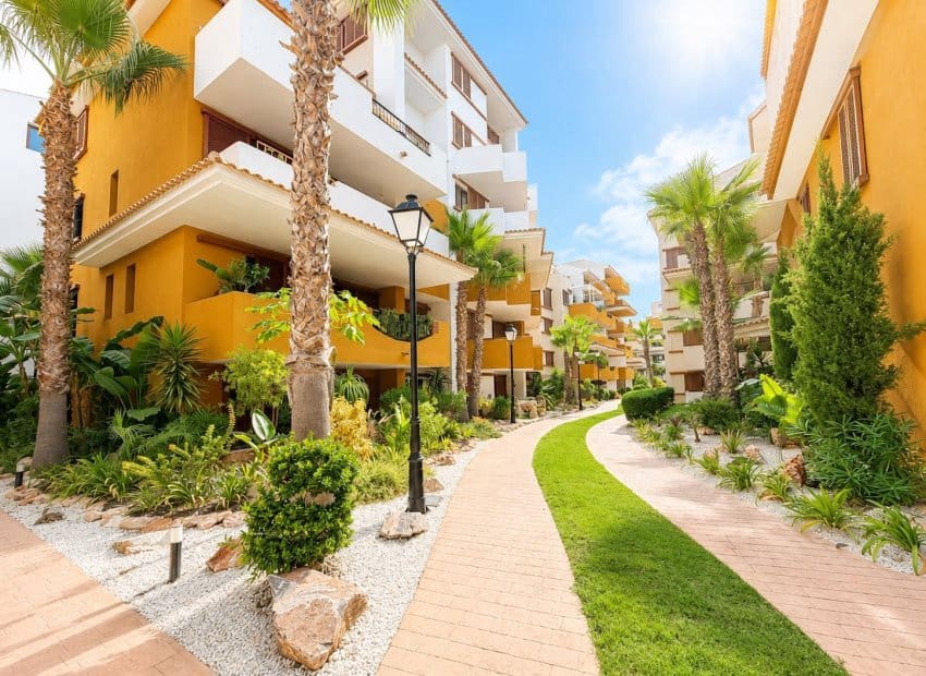2 sovrum Lägenhet till salu i Punta Prima med pool - 239 995 € (Ref: 10019995)