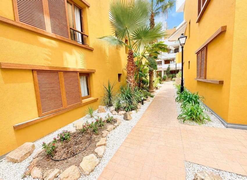 2 sovrum Lägenhet till salu i Punta Prima med pool - 239 995 € (Ref: 10019995)