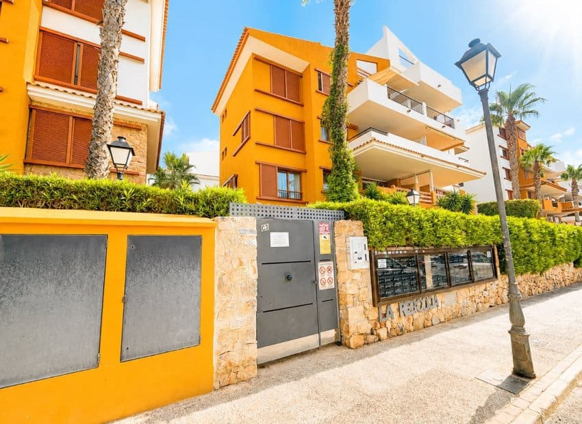 2 sovrum Lägenhet till salu i Punta Prima med pool - 239 995 € (Ref: 10019995)