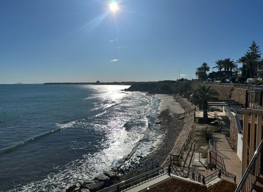 2 sovrum Lägenhet till salu i Punta Prima med pool - 239 995 € (Ref: 10019995)