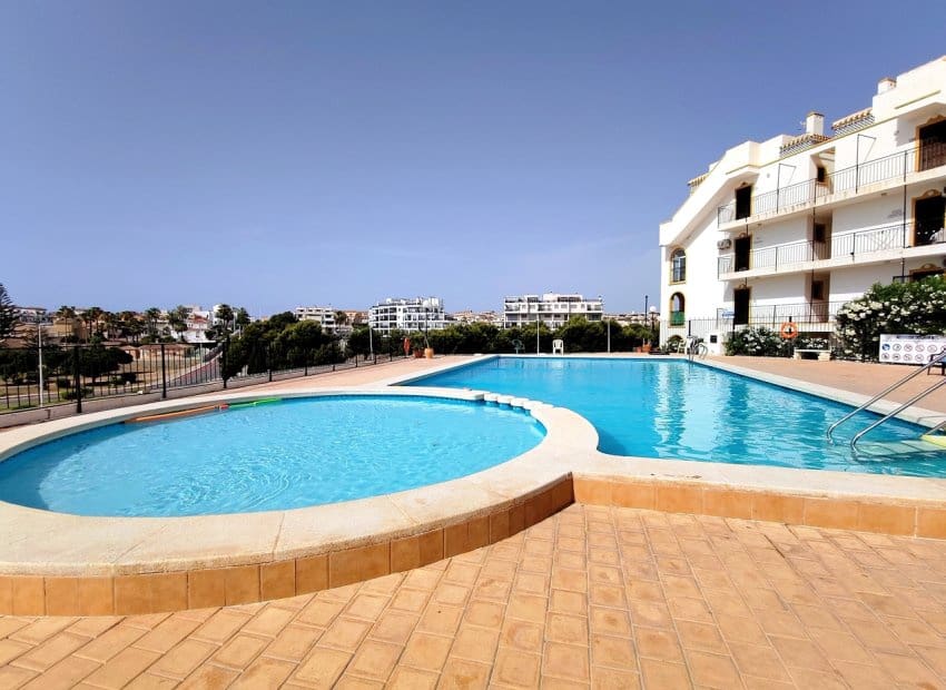 2 slaapkamer Appartement te koop in La Zenia met zwembad - € 169.900 (Ref: 10023003)