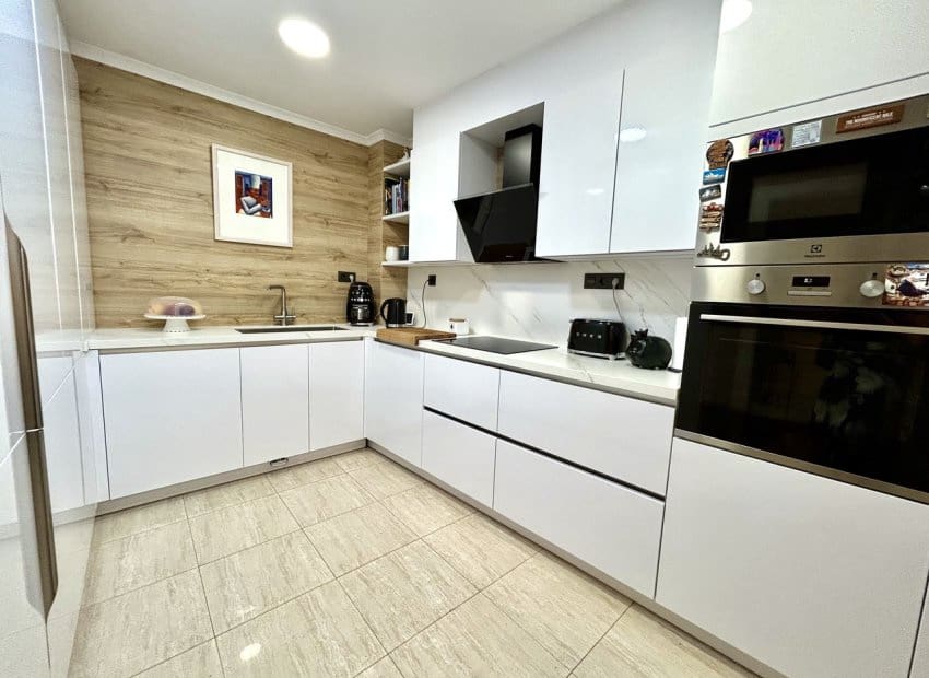 2 slaapkamer Appartement te koop in Torrevieja - € 259.000 (Ref: 10023004)