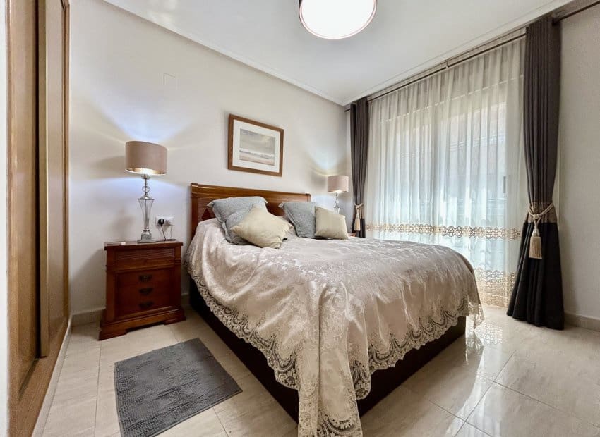 2 slaapkamer Appartement te koop in Torrevieja - € 259.000 (Ref: 10023004)