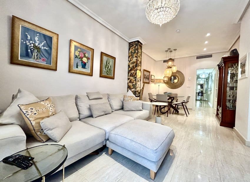 2 slaapkamer Appartement te koop in Torrevieja - € 259.000 (Ref: 10023004)