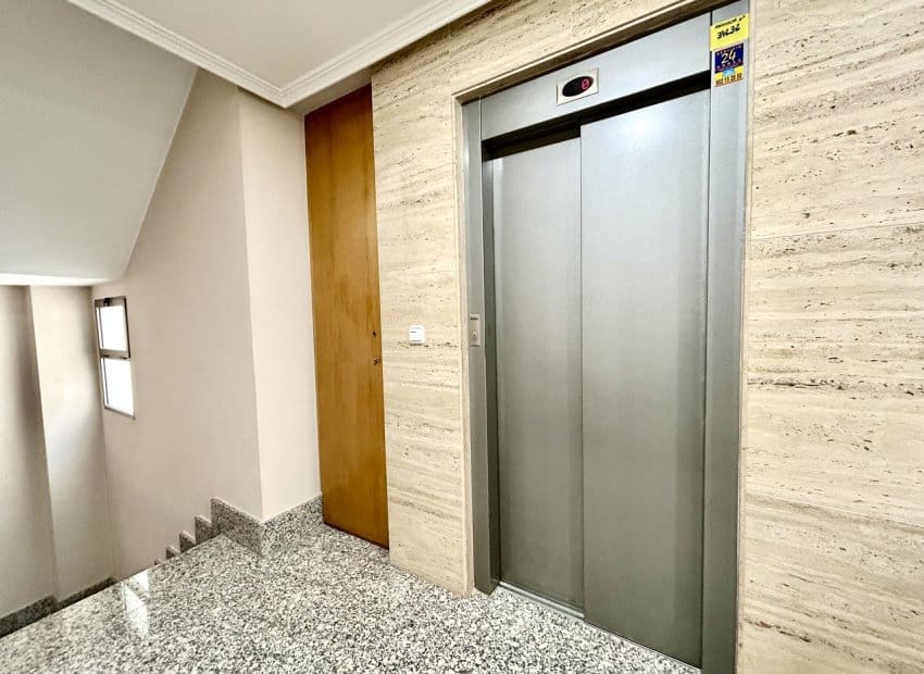 2 slaapkamer Appartement te koop in Torrevieja - € 259.000 (Ref: 10023004)
