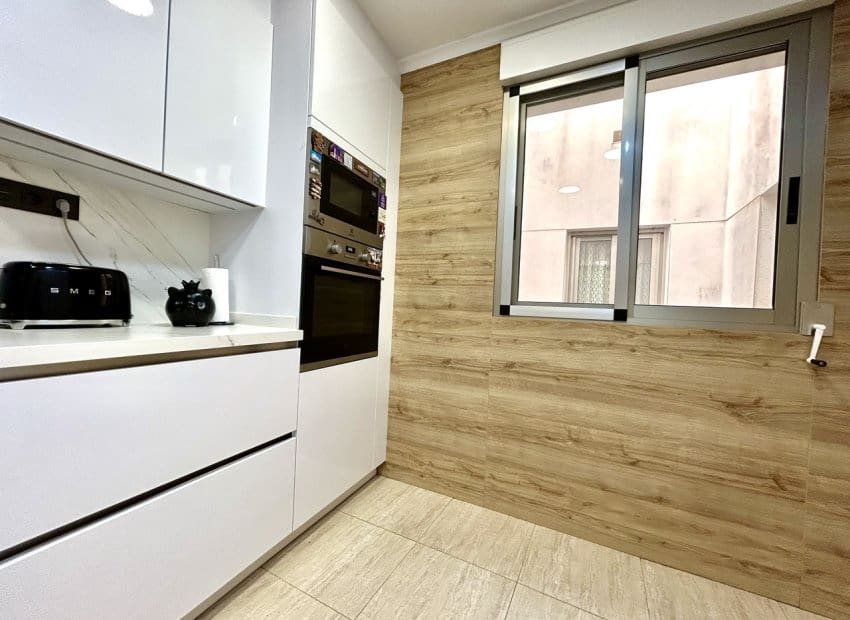 2 slaapkamer Appartement te koop in Torrevieja - € 259.000 (Ref: 10023004)