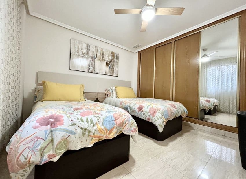 2 slaapkamer Appartement te koop in Torrevieja - € 259.000 (Ref: 10023004)