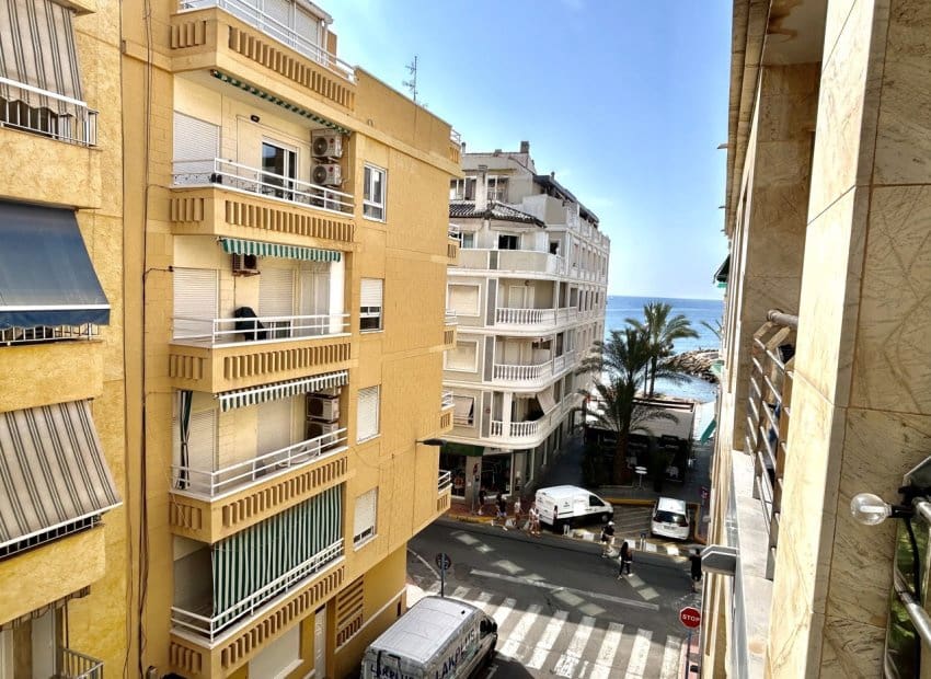 2 slaapkamer Appartement te koop in Torrevieja - € 259.000 (Ref: 10023004)