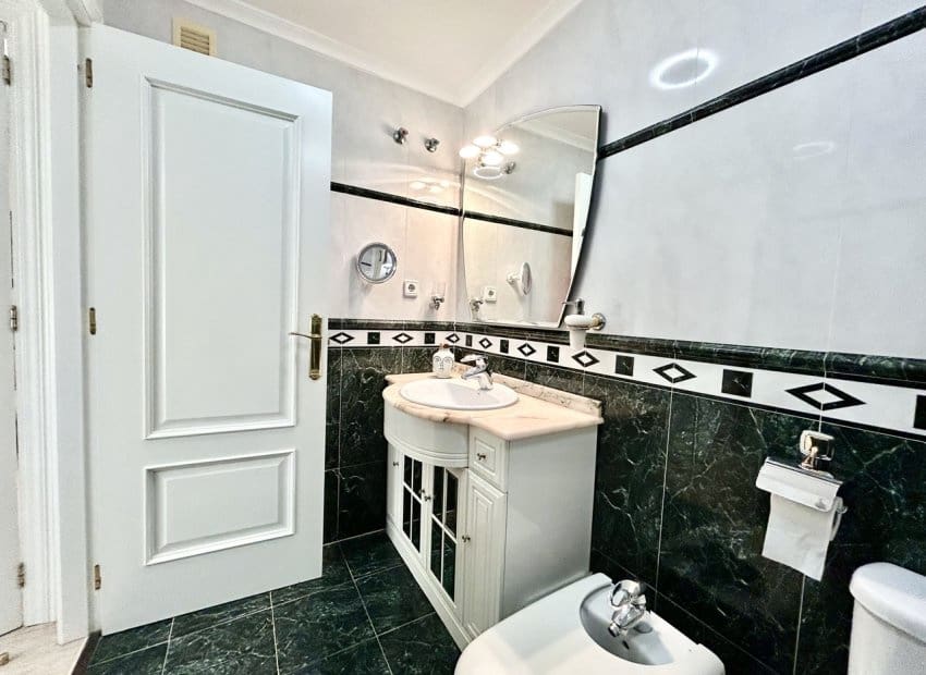 2 slaapkamer Appartement te koop in Torrevieja - € 259.000 (Ref: 10023004)